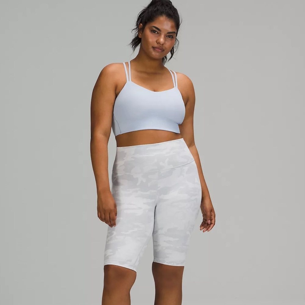 Lululemon bike Short 10" 
Ribbed size 8